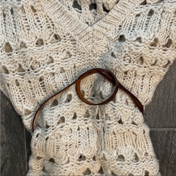 Abercrombie and Fitch Sleeveless Sweater - Picture 3 of 3